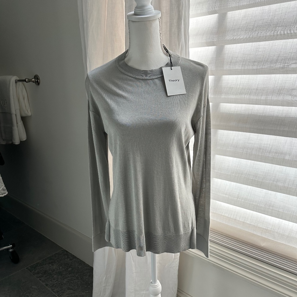 NWT!! THEORY Karenia Halo Whale Grey Signature Crewneck Sweater, SIZE P